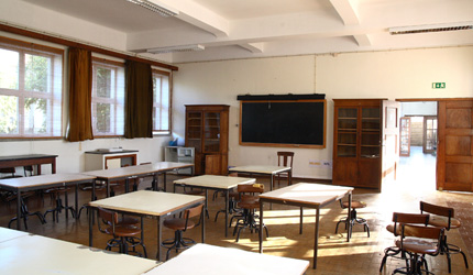 ESCOLA SECUNDÁRIA CAROLINA MICHAELIS