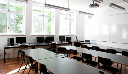 ESCOLA SECUNDÁRIA AVELAR BROTERO