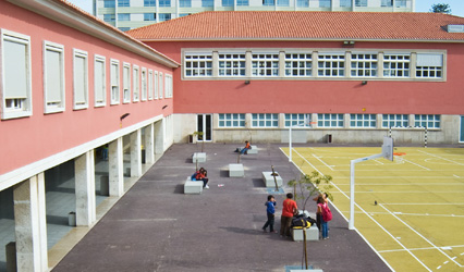 ESCOLA BÁSICA E SECUNDÁRIA JOSEFA DE ÓBIDOS