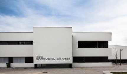 ESCOLA  BÁSICA E SECUNDÁRIA PROFESSOR RUY LUÍS GOMES