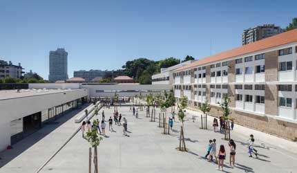 ESCOLA BÁSICA E SECUNDÁRIA CLARA DE RESENDE