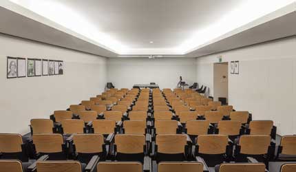 ESCOLA BÁSICA E SECUNDÁRIA CLARA DE RESENDE