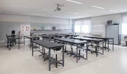 ESCOLA BÁSICA E SECUNDÁRIA DE CANELAS