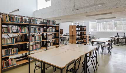 ESCOLA BÁSICA E SECUNDÁRIA LIMA  DE FREITAS