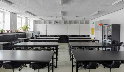 ESCOLA BÁSICA E SECUNDÁRIA LIMA  DE FREITAS