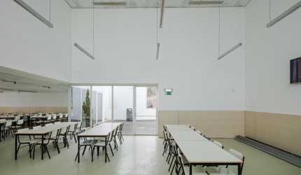 ESCOLA BÁSICA E SECUNDÁRIA LIMA  DE FREITAS