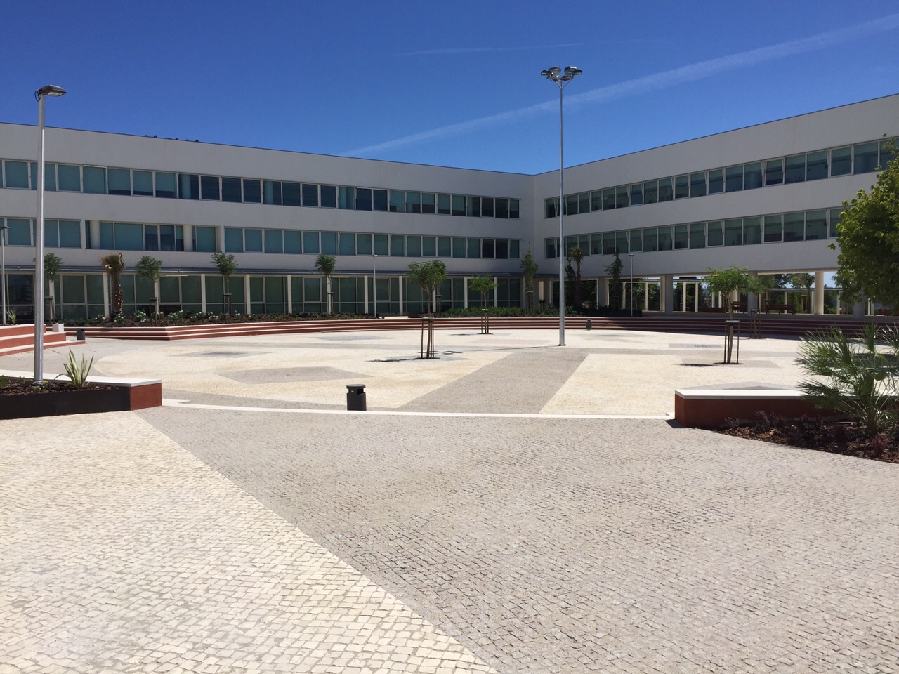 ESCOLA BÁSICA E SECUNDÁRIA DR. MANUEL FERNANDES
