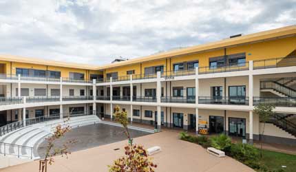 ESCOLA SECUNDÁRIA TOMÁS CABREIRA