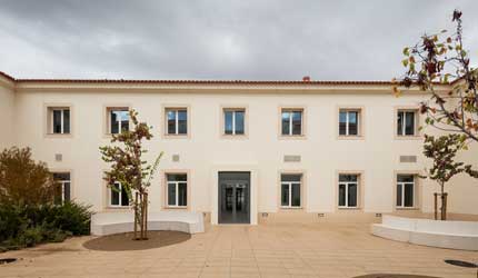 ESCOLA SECUNDÁRIA TOMÁS CABREIRA