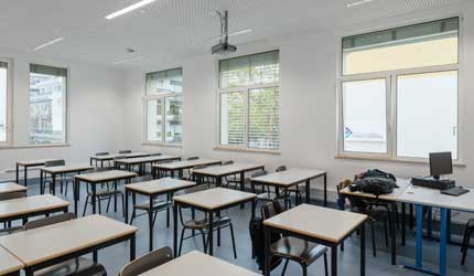 ESCOLA SECUNDÁRIA TOMÁS CABREIRA