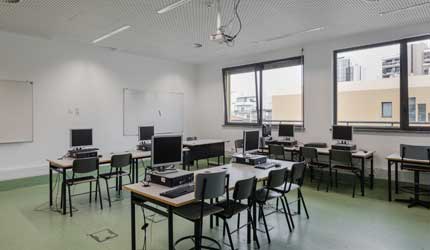 ESCOLA SECUNDÁRIA TOMÁS CABREIRA