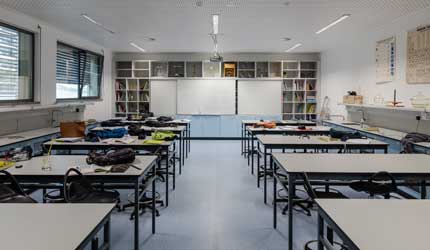 ESCOLA SECUNDÁRIA TOMÁS CABREIRA