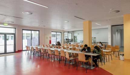 ESCOLA SECUNDÁRIA TOMÁS CABREIRA